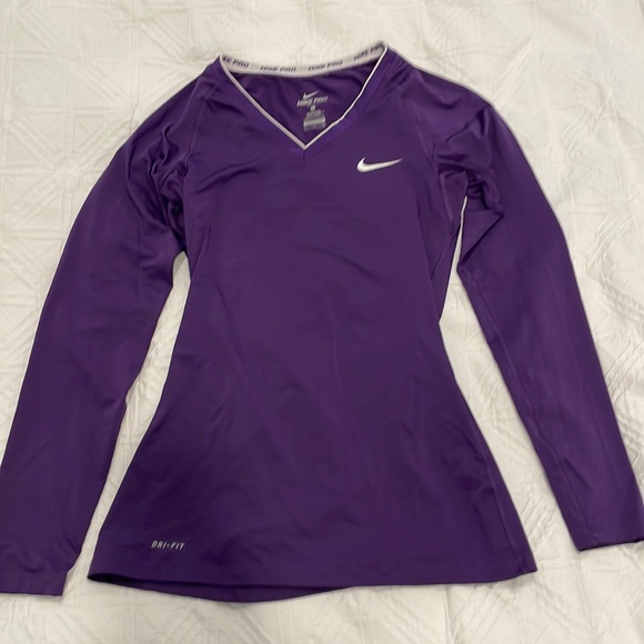 Nike DriFit Long Sleeve - Picture 1 of 2